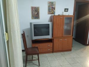 Salón con tele antigua
